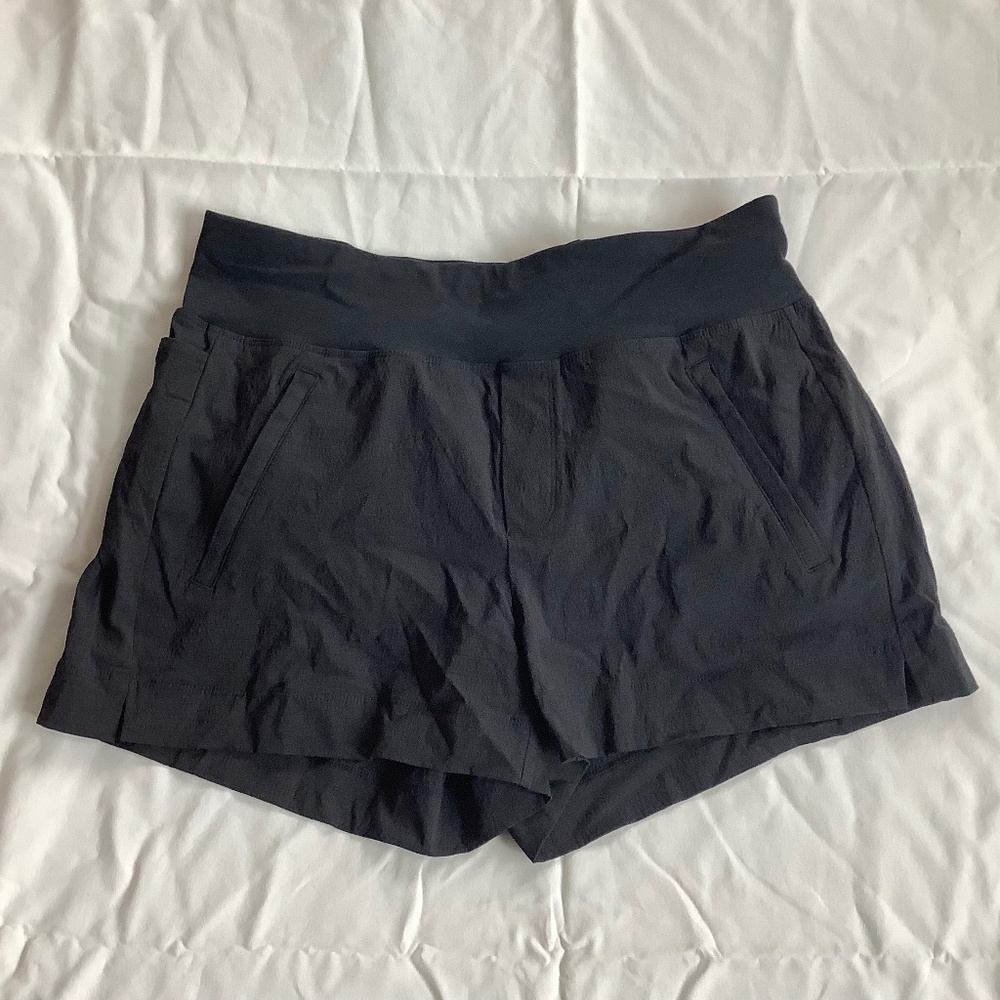 Athleta Trekkie North Short (NWOT)